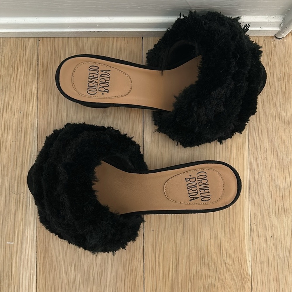 Cornelio Borda Black Furry Slide Sandals